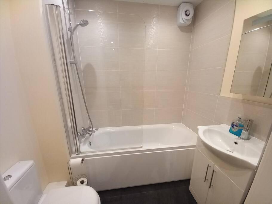 Roomy Penthouse 2 Double Bed Apartment - Spacious - Central Beeston - Free Secure Parking - Nottingham Luaran gambar
