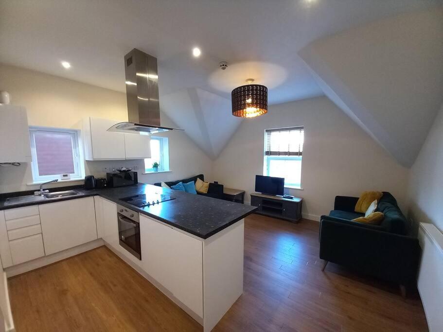Roomy Penthouse 2 Double Bed Apartment - Spacious - Central Beeston - Free Secure Parking - Nottingham Luaran gambar